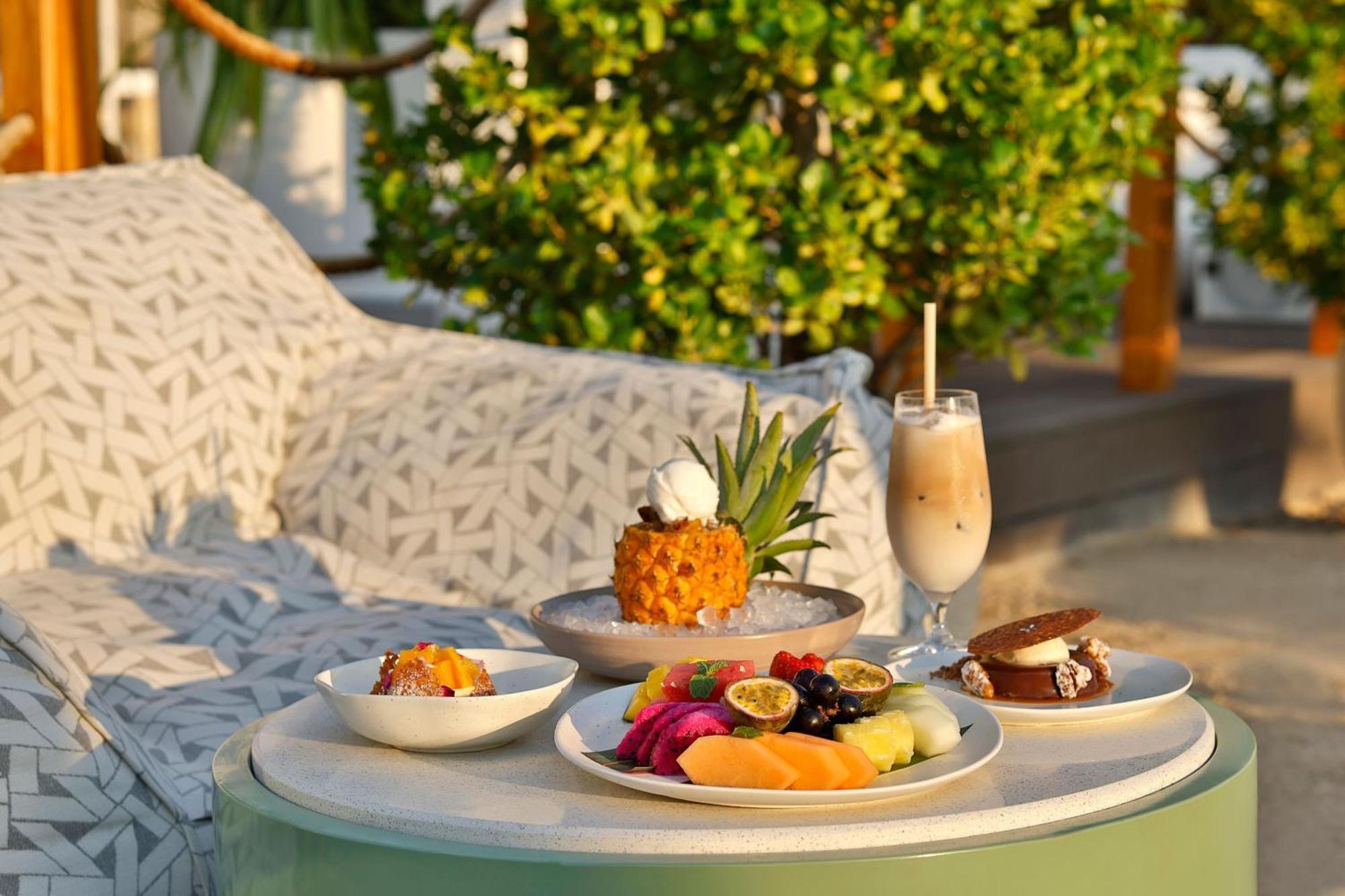 Marriott Resort Palm Jumeirah, Дубай Экстерьер фото A fruit salad