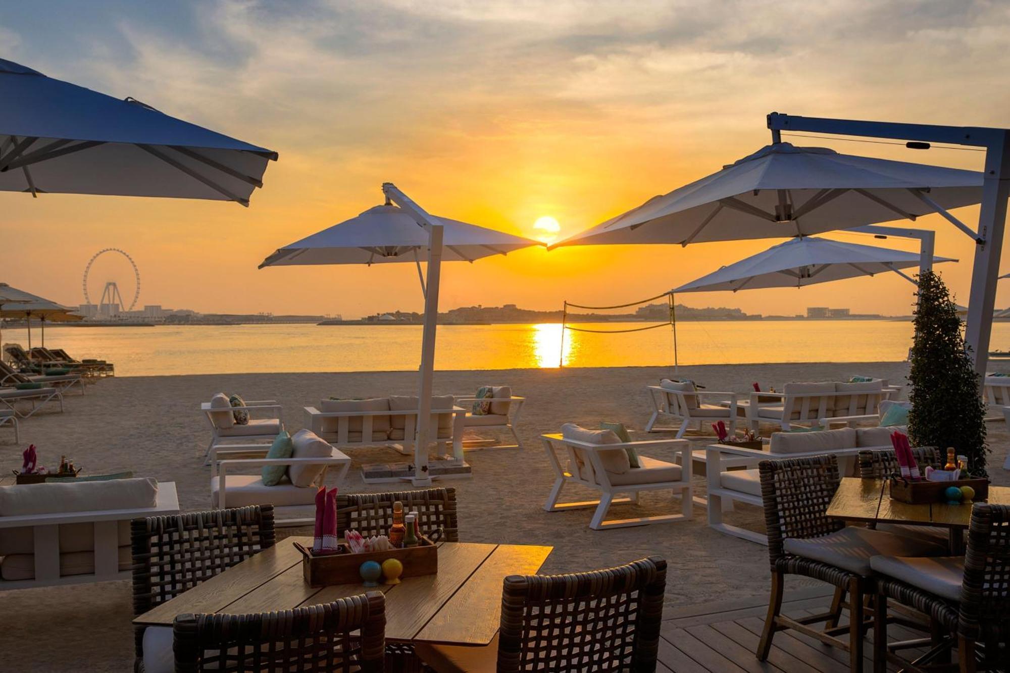 Marriott Resort Palm Jumeirah, Дубай Экстерьер фото Sunset at the beach