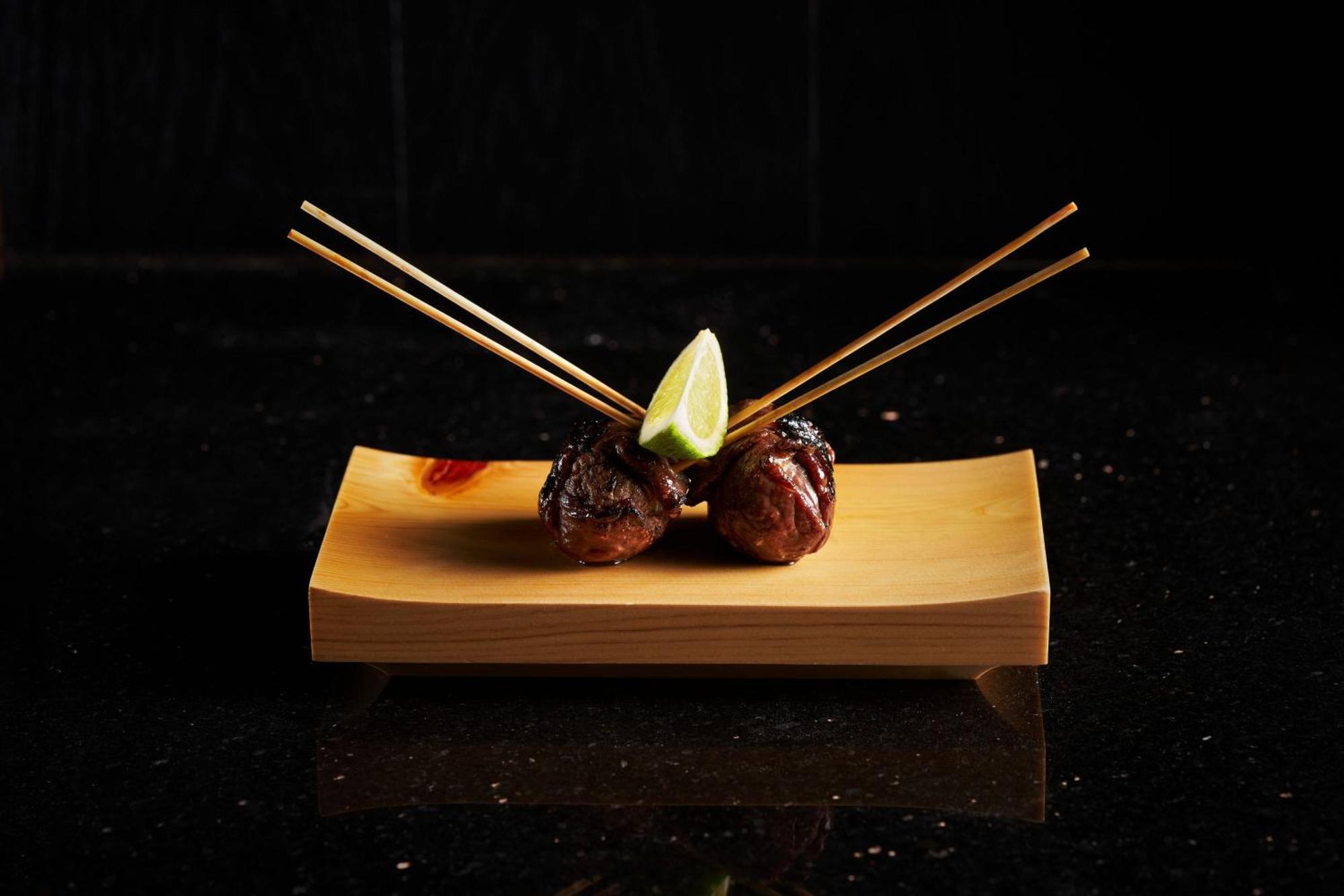 Marriott Resort Palm Jumeirah, Дубай Экстерьер фото A plate of yakitori