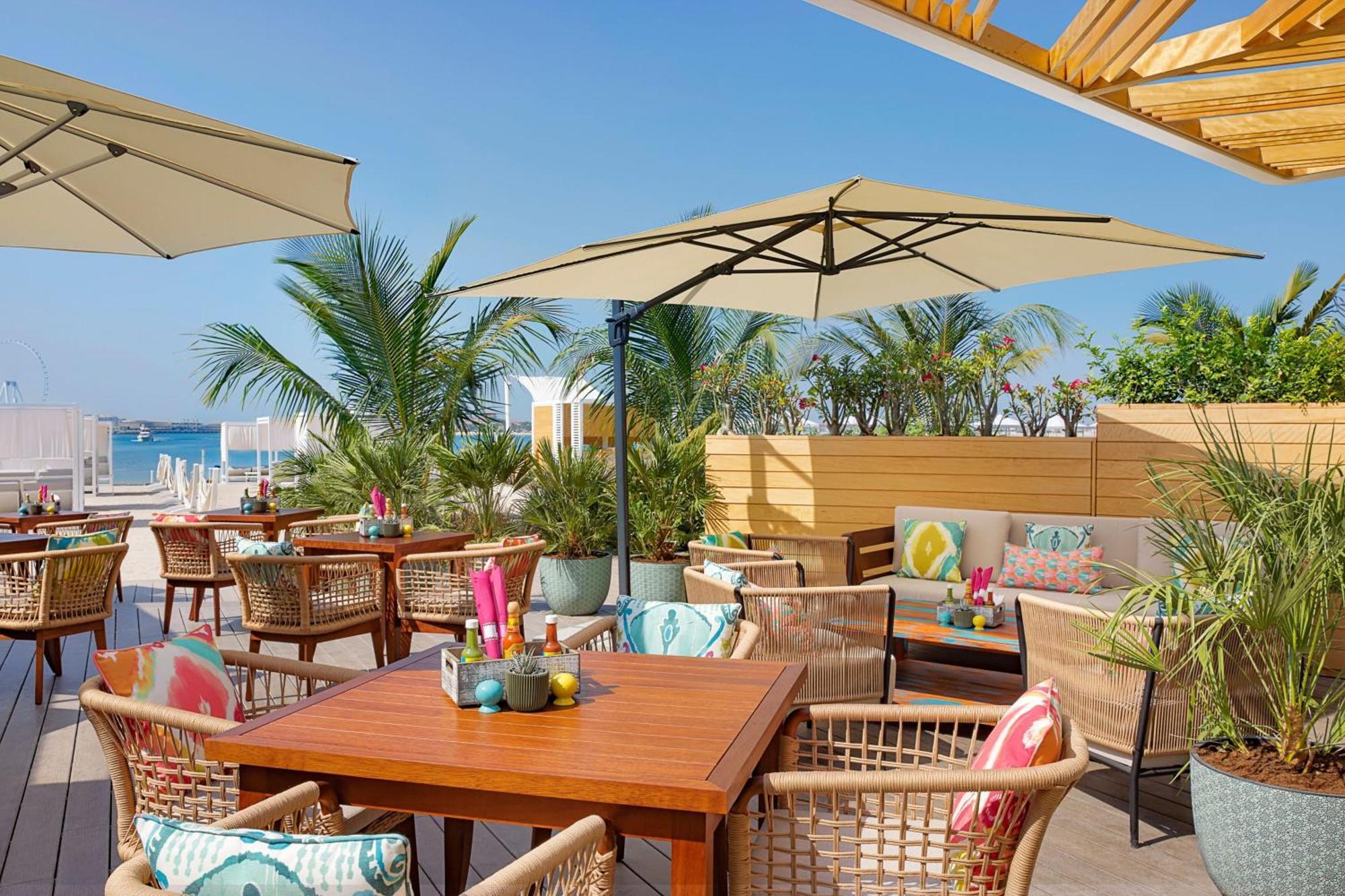 Marriott Resort Palm Jumeirah, Дубай Экстерьер фото The Deck